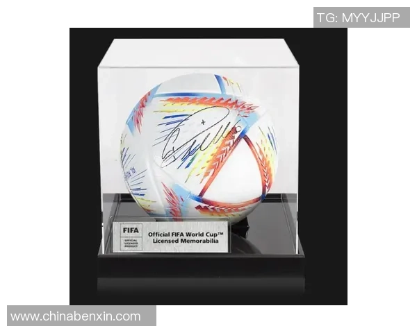 C罗亲笔签名足球明星周边产品热销引发粉丝追捧 C罗亲笔签名足球明星周边产品热销引发粉丝追捧